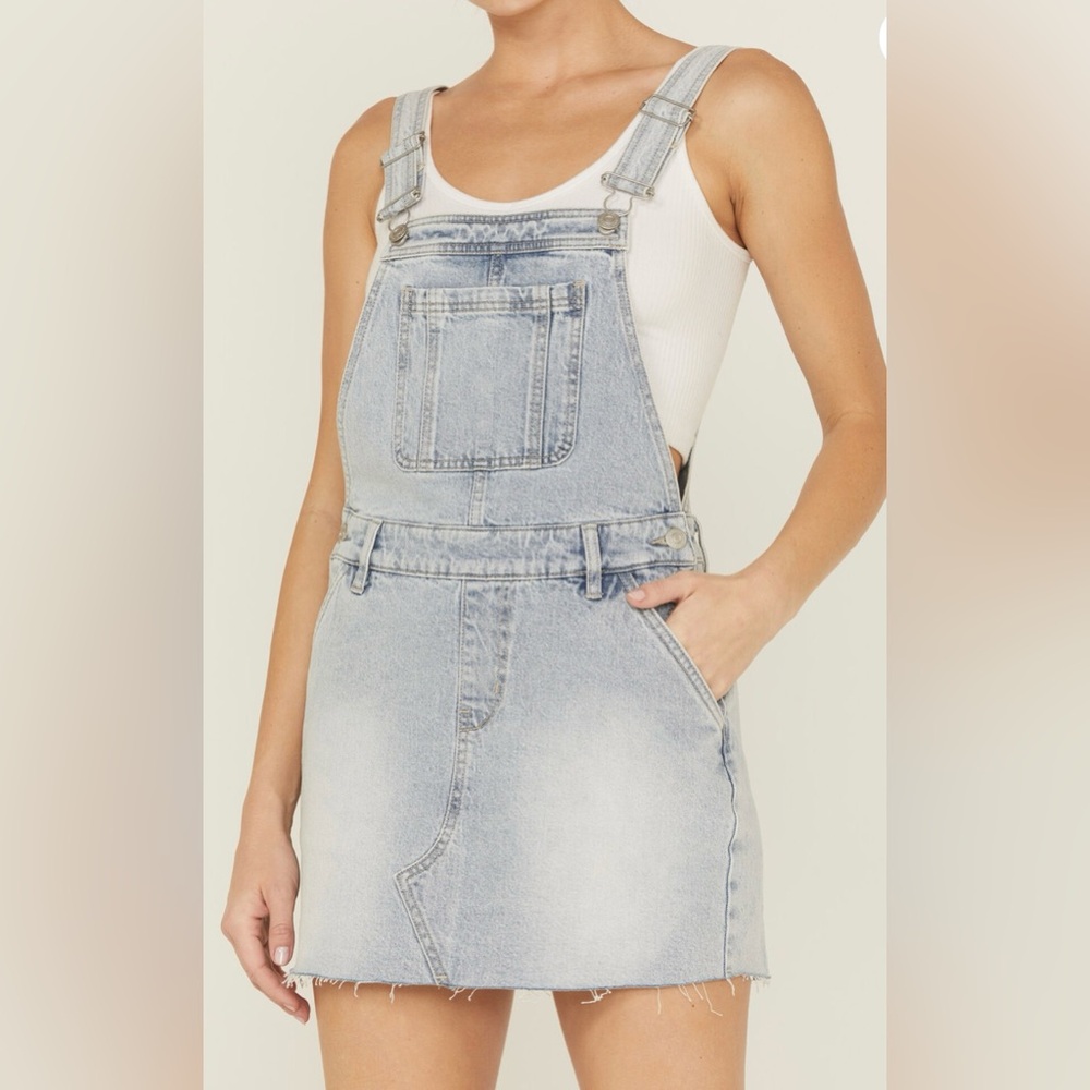 Cleo + Wolf Women SZ L Light Wash Denim Skirtall 
Pockets